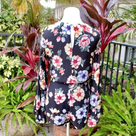 🍍3/$15🍍 Forever 21 Floral Long Sleeve Romper - Picture 6 of 8
